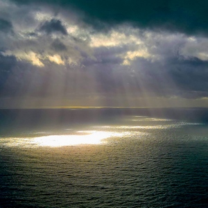 Eclaircie entre les nuages et lumière sur la mer - Italie  - collection de photos clin d'oeil, catégorie paysages